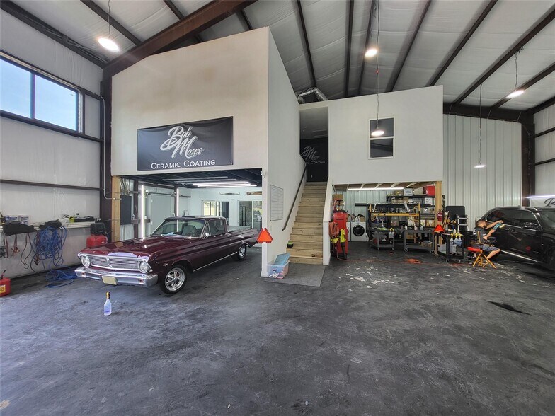 More Photos Of 15210 Fitzhugh Rd, Austin Warehouse For Sale