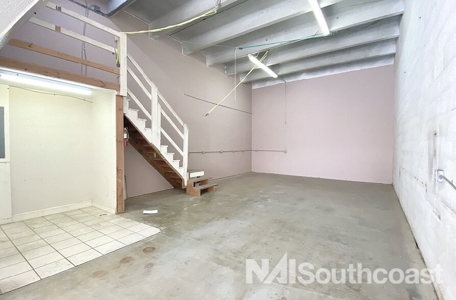 More Photos Of 1360-1396 SE Huffman Rd, Port Saint Lucie Warehouse For Lease