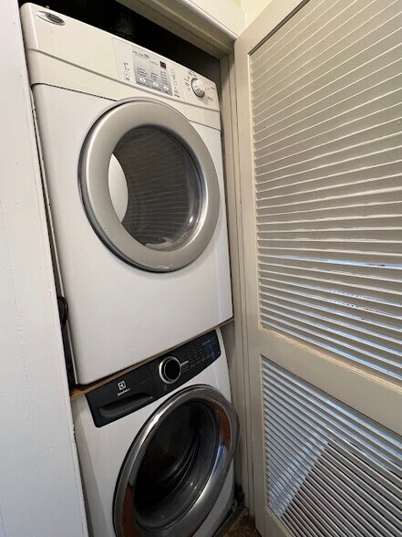 More Photos Of 817 N Howard St, Baltimore Storefront Retail Office For Sale