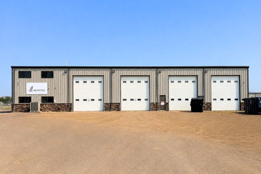 More Photos Of 517 Well St, Williston Warehouse For Sale