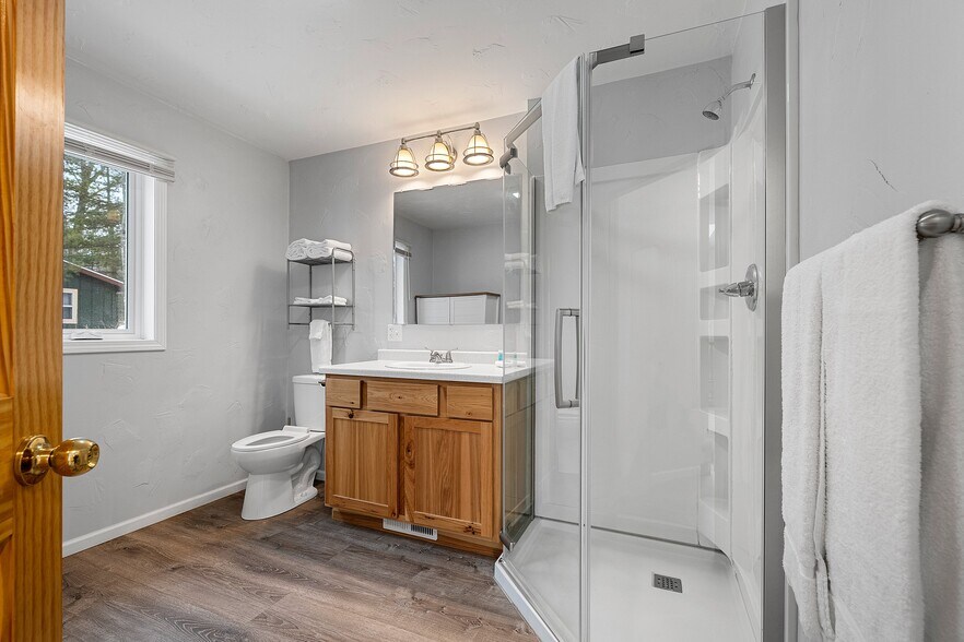 More Photos Of 18398 Waubee Park Ln, Lakewood Hotel For Sale