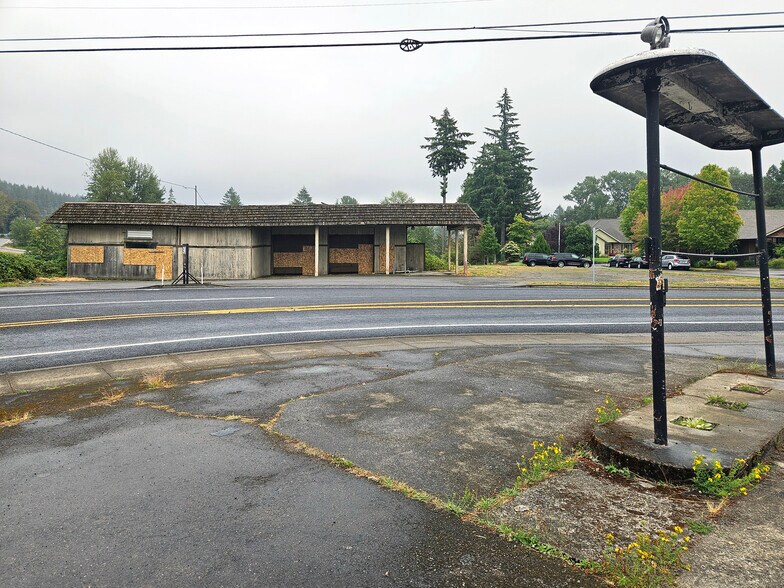 More Photos Of 204 S 1st Ave, Mill City General Retail For Sale