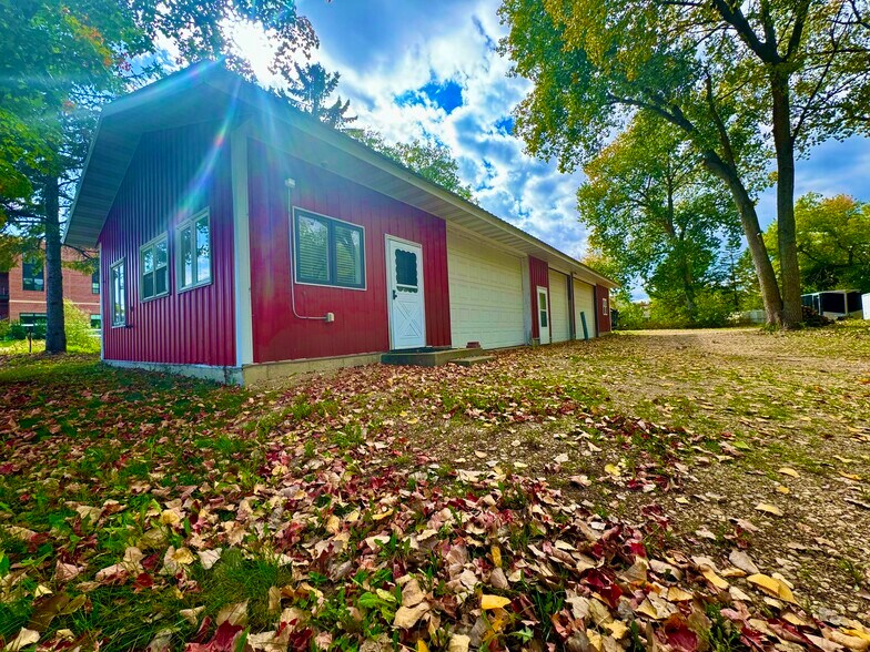 More Photos Of 112 N Madison St, Waunakee Warehouse For Sale