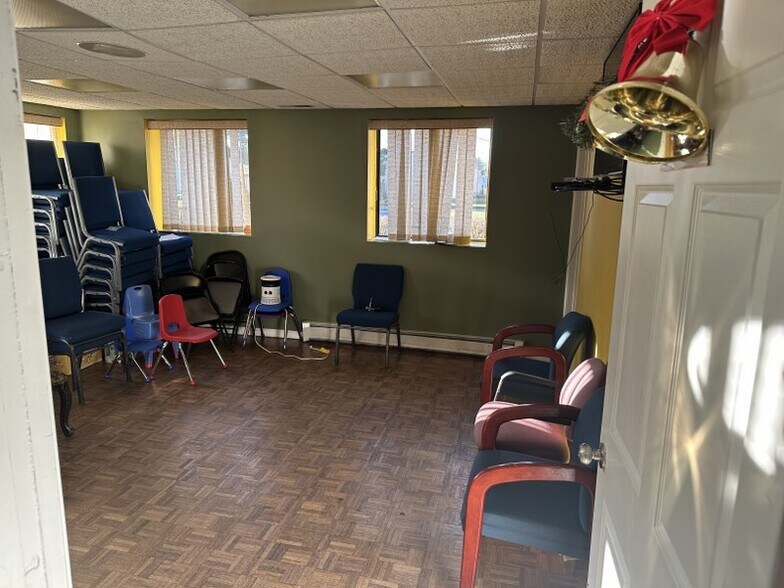 More Photos Of 52 Connecticut Ave, South Windsor Light Manufacturing For Lease