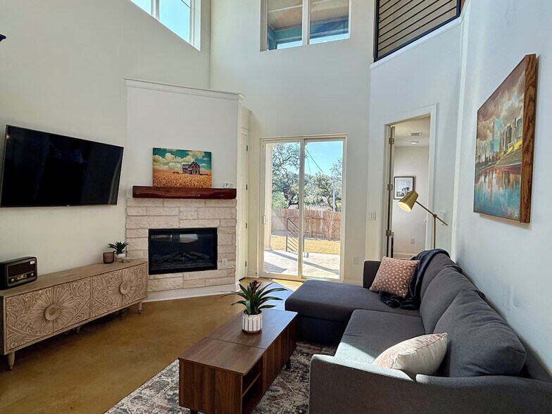 More Photos Of 11605 Fitzhugh Rd, Austin Office Residential For Sale