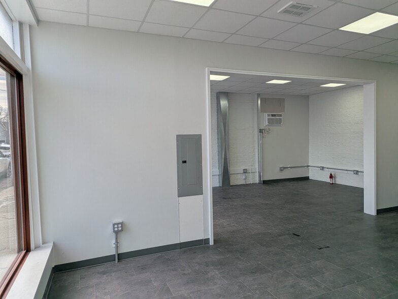 More Photos Of 3 Cedar St, Kingston Storefront Retail Office For Lease