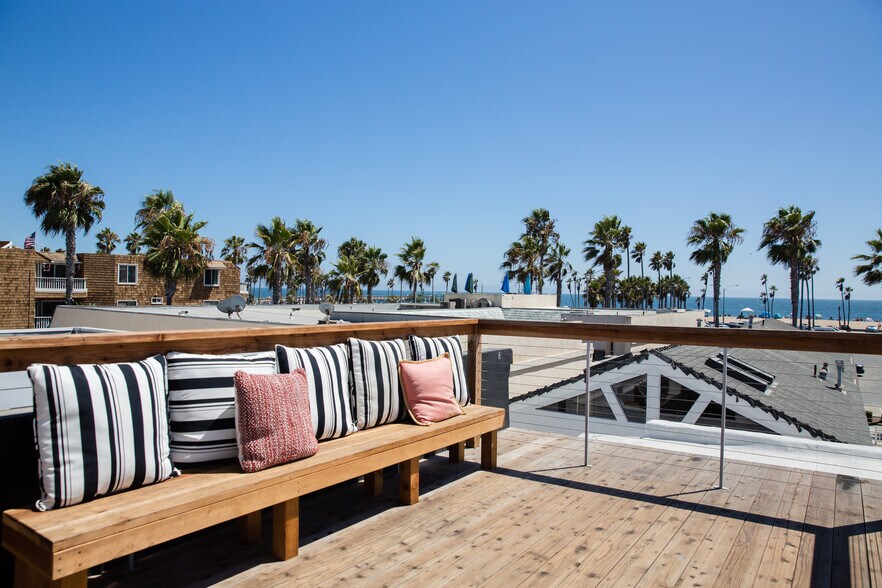 More Photos Of 511 E Balboa Blvd, Newport Beach Storefront Retail Residential For Sale