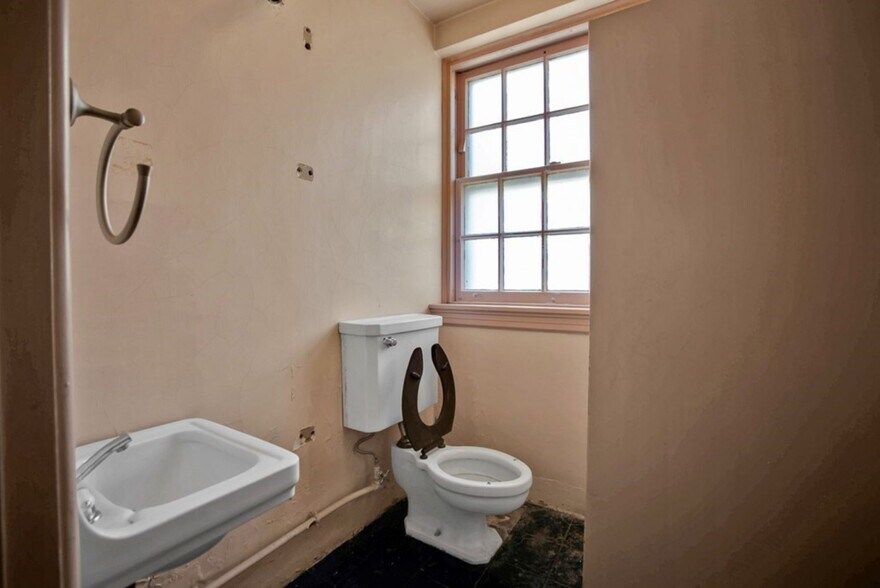 More Photos Of 2 Waln St, Wellsboro Office For Sale