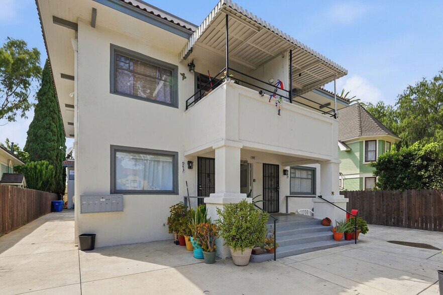 Primary Photo Of 943-949 Chestnut Ave, Long Beach Apartments For Sale