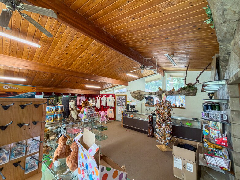 More Photos Of 46914 US-101, Bandon General Retail For Sale