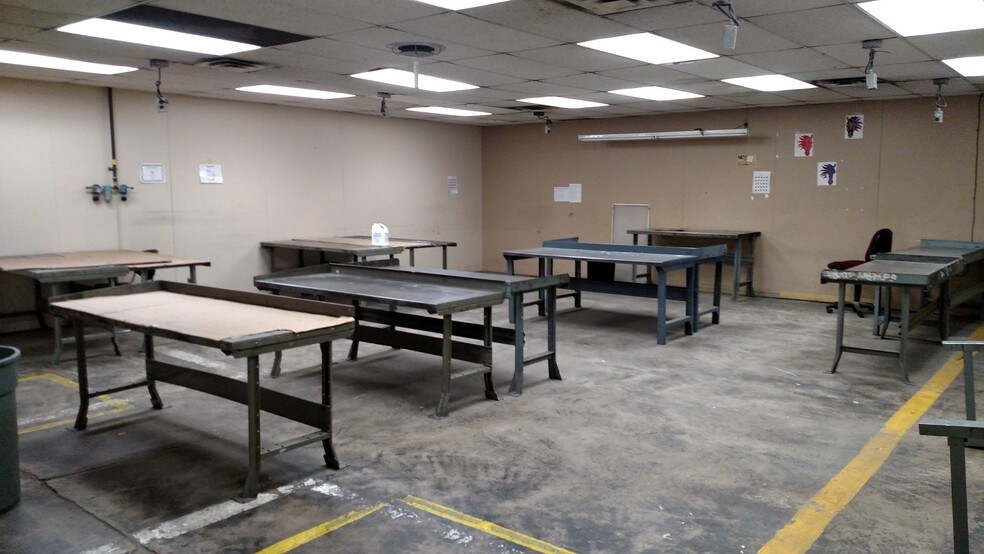 More Photos Of 17910 Van Dyke St, Detroit Manufacturing For Sale