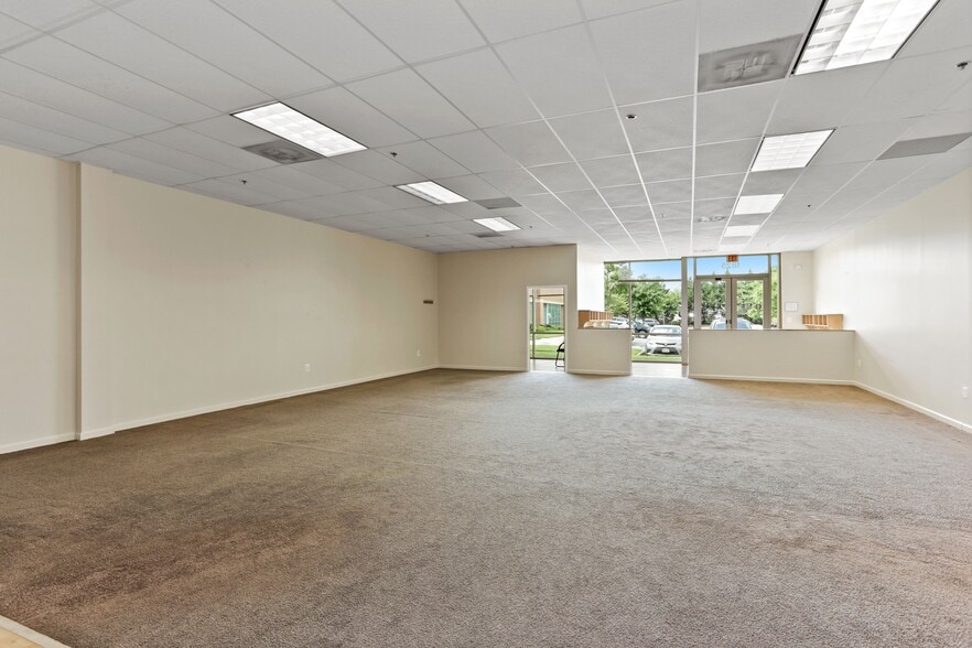 More Photos Of 4229 Lafayette Center Dr, Chantilly Business Park For Lease