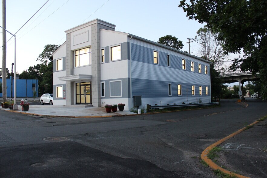 Primary Photo Of 1010 Edgewater Ave, Ridgefield Medical For Sale