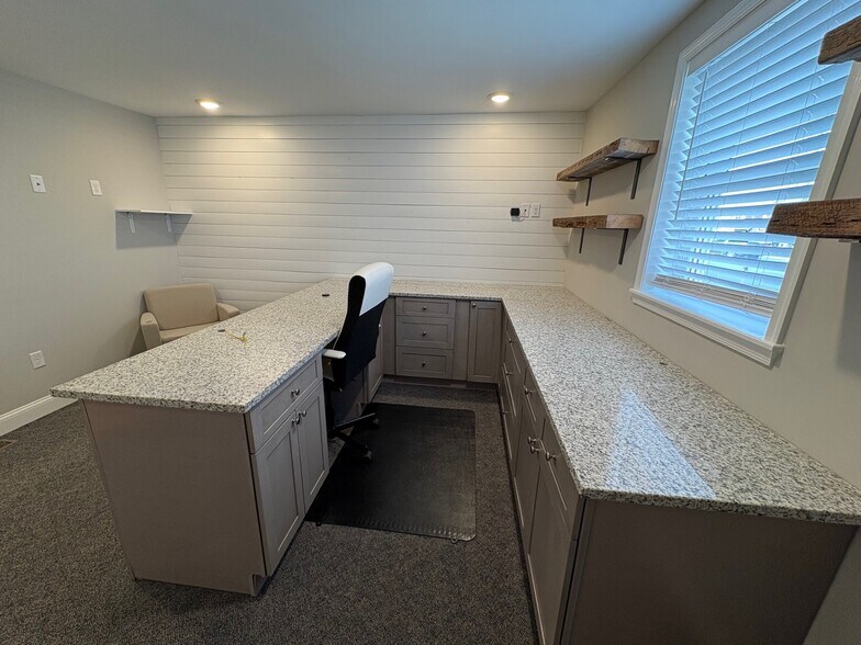 More Photos Of 413 Eastern Blvd, Essex Office Residential For Sale