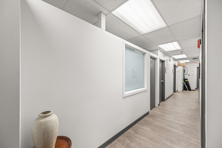 More Photos Of 93 Sixth St, New Westminster Office For Sale