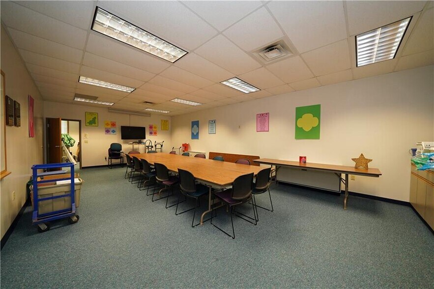 More Photos Of 226 Colonial Dr, Horseheads Office For Sale