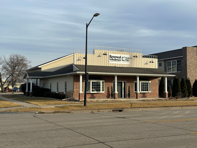 Primary Photo Of 517 Railroad Ave, West Des Moines Showroom For Lease