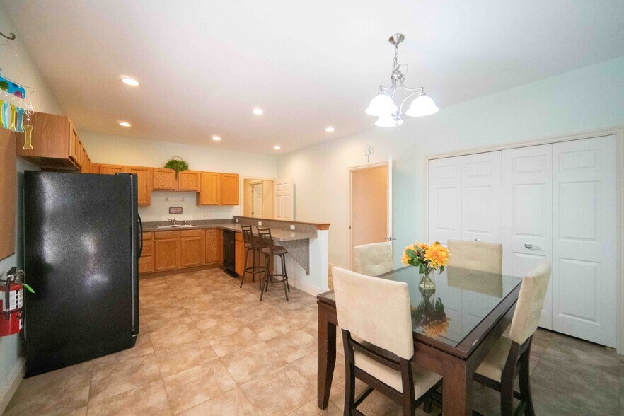 More Photos Of 3375 Blackmore Rd, Perry Light Manufacturing For Sale