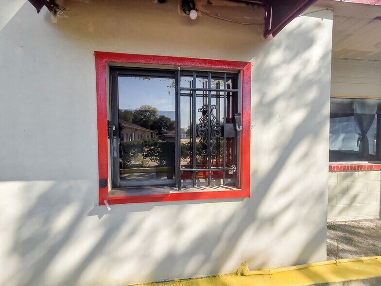 More Photos Of 1206 Park Ave, Orange Park Restaurant For Sale