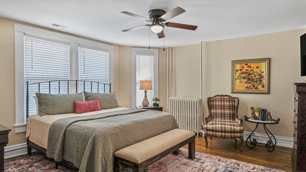 More Photos Of 323 Ballengee St, Hinton Office For Sale