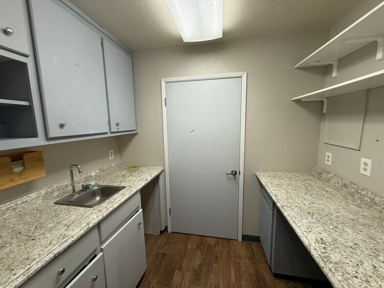 More Photos Of 1000 Delbon Ave, Turlock Medical For Lease