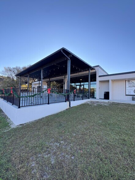 More Photos Of 235 NE Watula Ave, Ocala General Retail For Sale