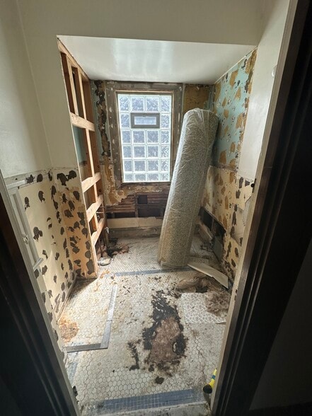 More Photos Of , Cleveland General Retail For Sale