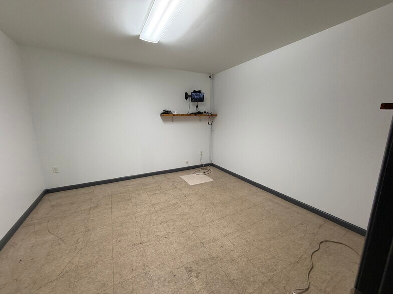 More Photos Of 4547-4549 E Thompson St, Philadelphia General Retail For Lease