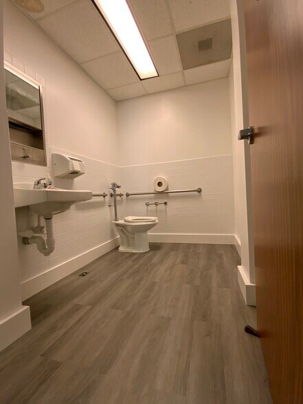 More Photos Of 643 Route 211E, Middletown Storefront Retail Office For Lease