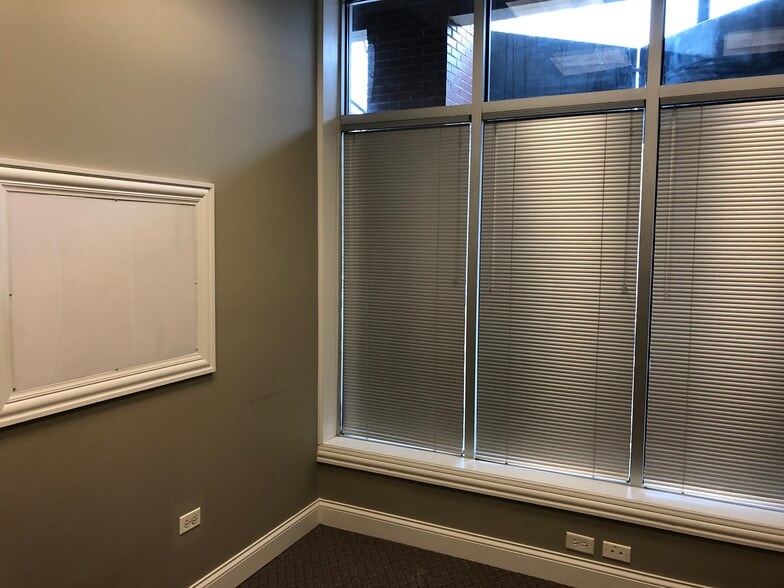 More Photos Of 1136 W Diversey Pkwy, Chicago Apartments For Sale