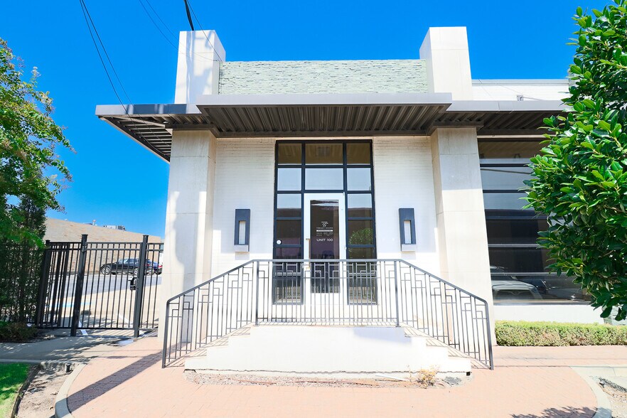 Primary Photo Of 183 Cole St, Dallas Showroom For Lease