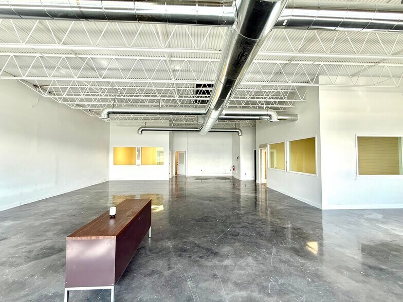 More Photos Of 4680 Blanding Blvd, Jacksonville Auto Dealership For Lease