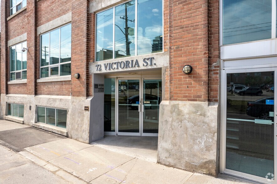 More Photos Of 72 Victoria St S, Kitchener Office For Lease