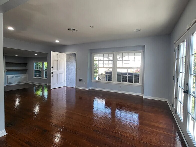 More Photos Of 5205 Agnes Ave, Valley Village Convenience Store For Sale