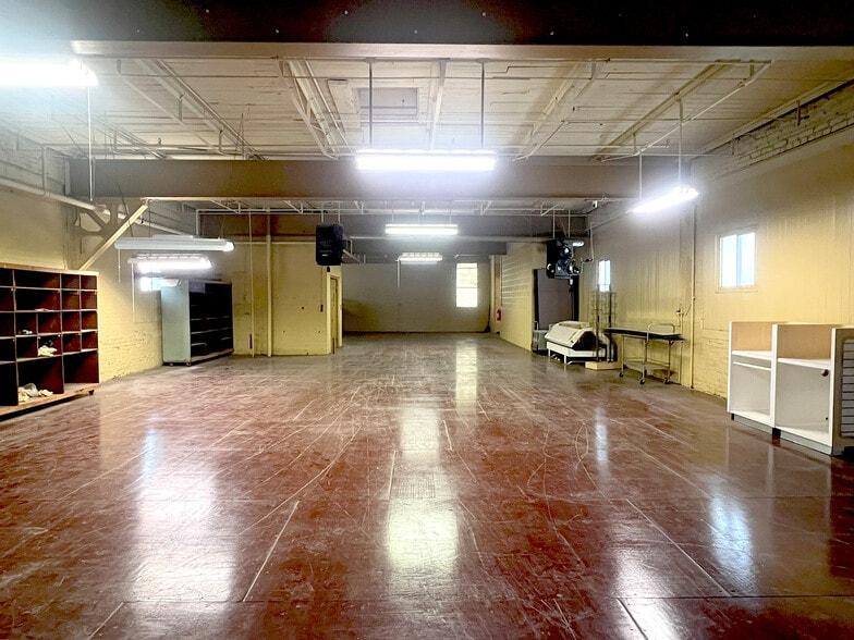 More Photos Of 1040 W 12th St, Erie Manufacturing For Sale