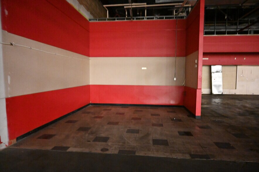 More Photos Of 2300 Claremont Ave, Ashland Storefront For Sale