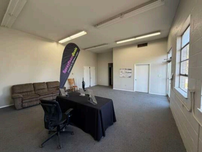 More Photos Of 111 S 10th St, Lemoyne Self Storage For Lease