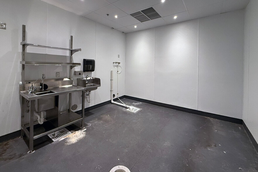 More Photos Of 300 Snelling Ave S, Saint Paul Storefront Retail Office For Lease