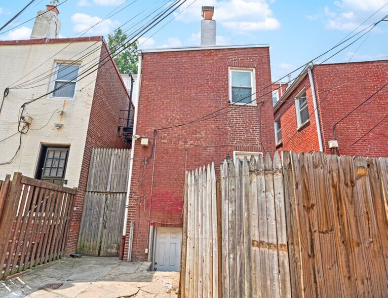 More Photos Of 220 3rd St SE, Washington Multifamily For Sale