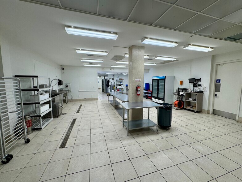 More Photos Of 1722 N Federal Hwy, Hollywood General Retail For Lease