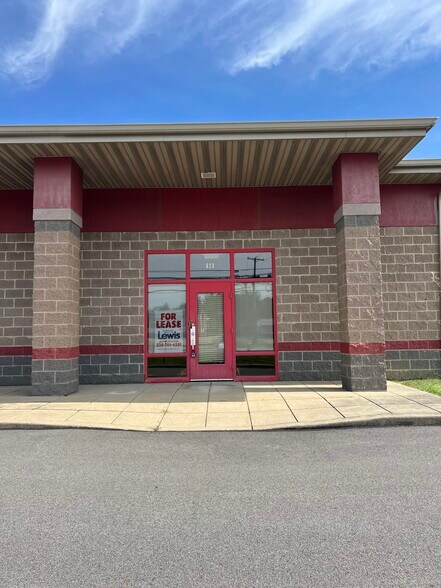 Primary Photo Of 603-643 N Meridian Rd, Youngstown Showroom For Lease