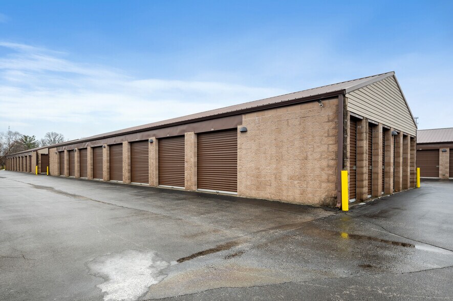 More Photos Of 14 Whittington Dr, Brownsburg Self Storage For Sale