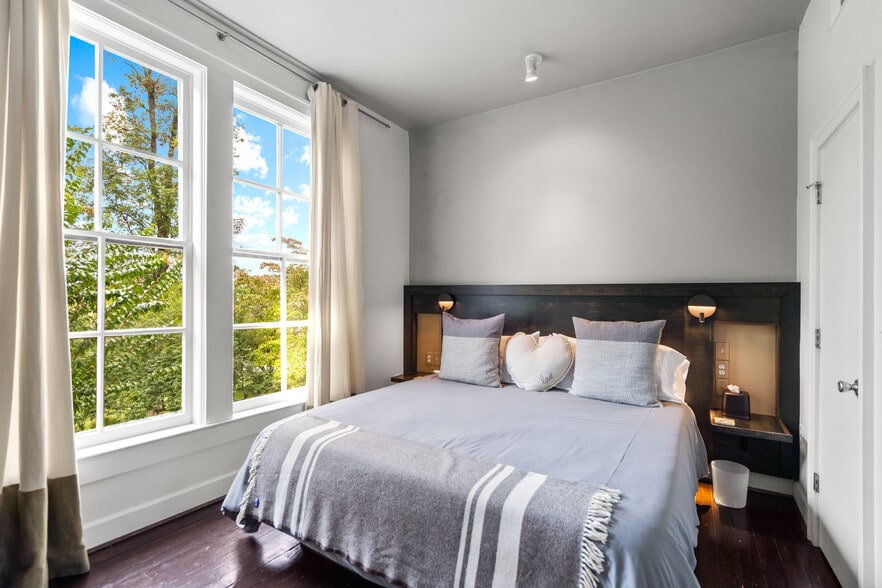 More Photos Of 675 Zachary Taylor Hwy, Flint Hill Hospitality For Sale