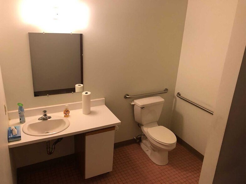 More Photos Of 1085 Route 4 E, Rutland Office For Lease