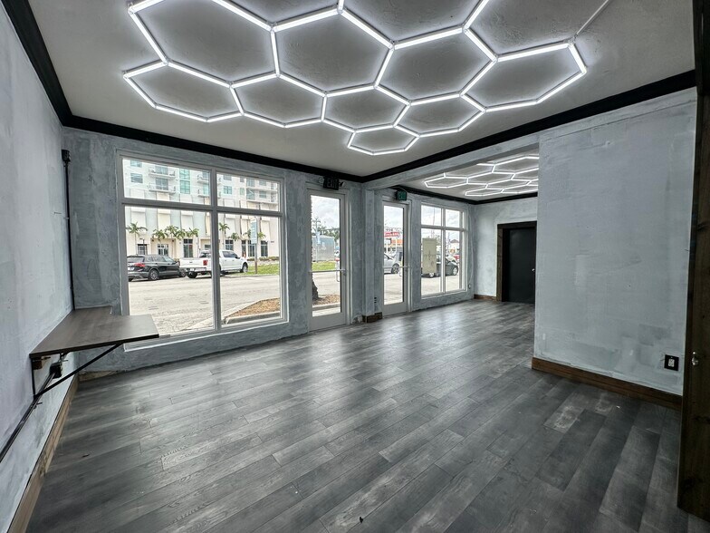 More Photos Of 111 S 21st Ave, Hollywood Office For Lease