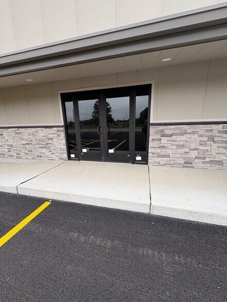 More Photos Of 8506 US Highway 50, Lebanon Storefront Retail Office For Lease