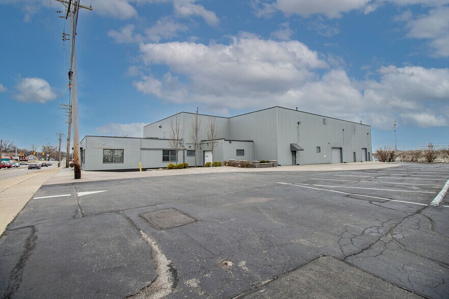 More Photos Of 415 Greenwell Ave, Cincinnati Service For Lease