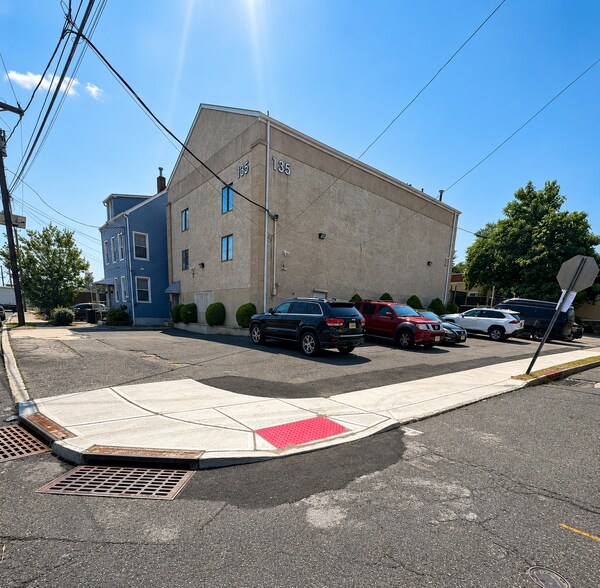 More Photos Of 135 Main St, Belleville Office For Lease