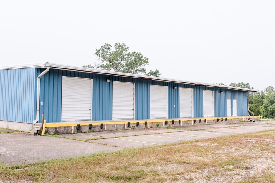 More Photos Of 3956 Staunton Tpke, Parkersburg Light Distribution For Lease