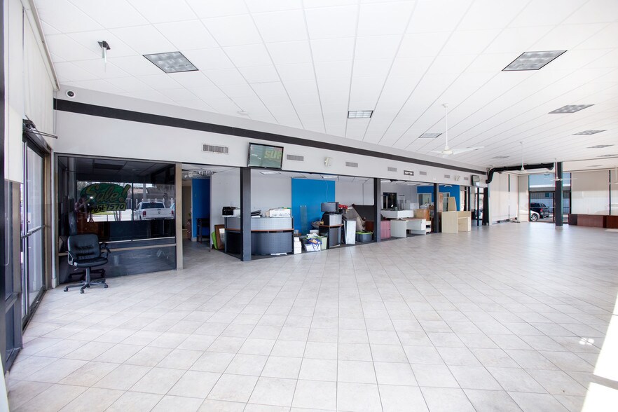 More Photos Of 6239 S Orange Blossom Trl, Orlando Auto Dealership For Sale